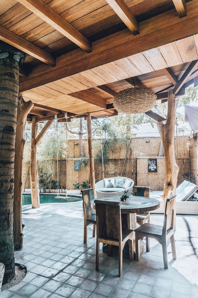 Gili Treehouses