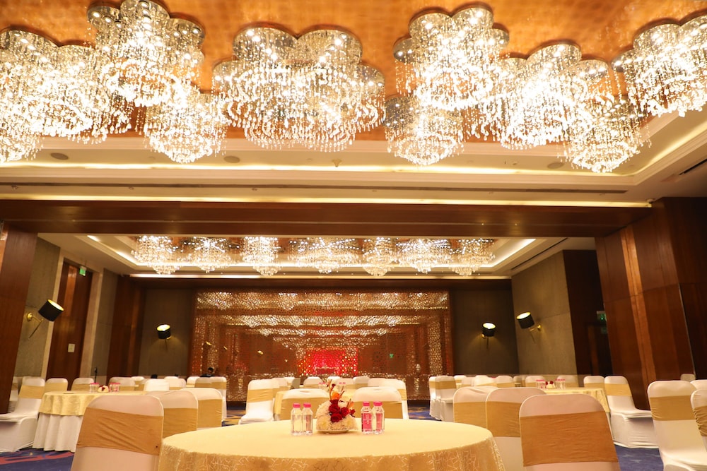 Holiday Inn Jaipur City Centre, an IHG Hotel