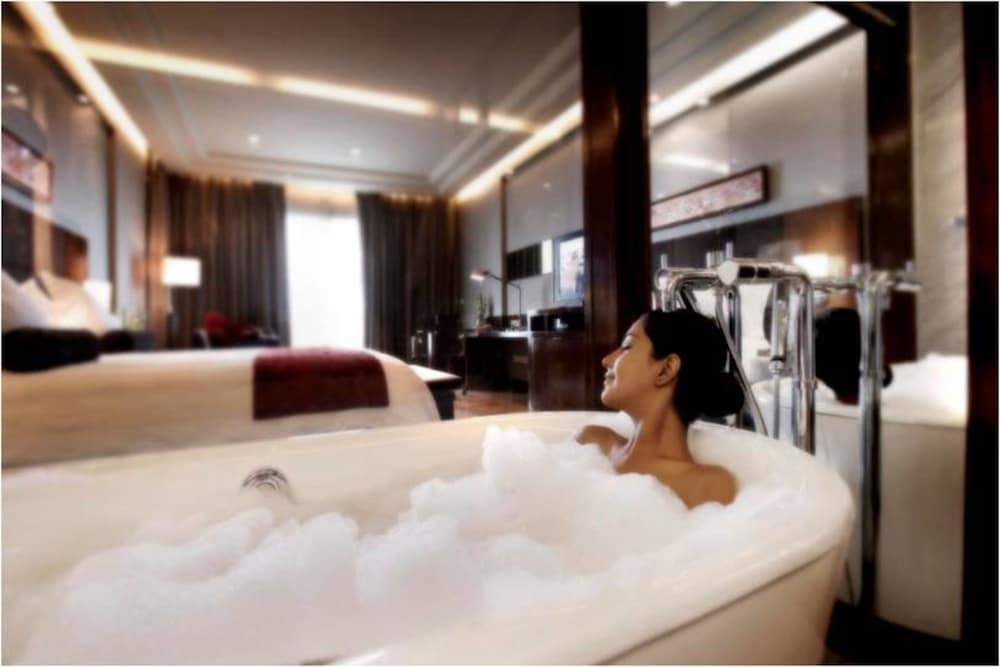 Crowne Plaza Hotel Gurgaon, an IHG Hotel