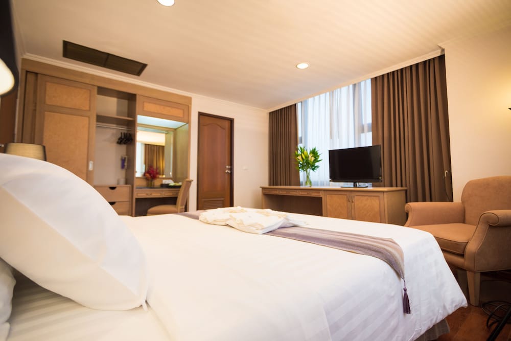 Grand Tower Inn Rama VI Hotel