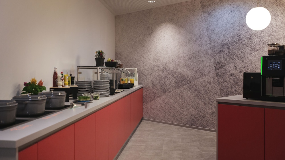Holiday Inn - the niu, Form Stuttgart Feuerbach by IHG