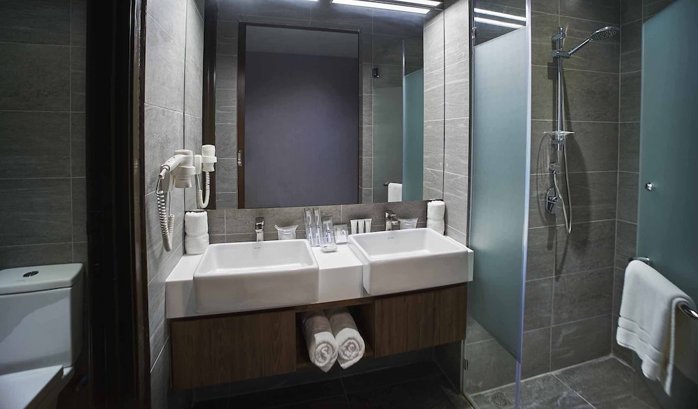 Urban H Hotel