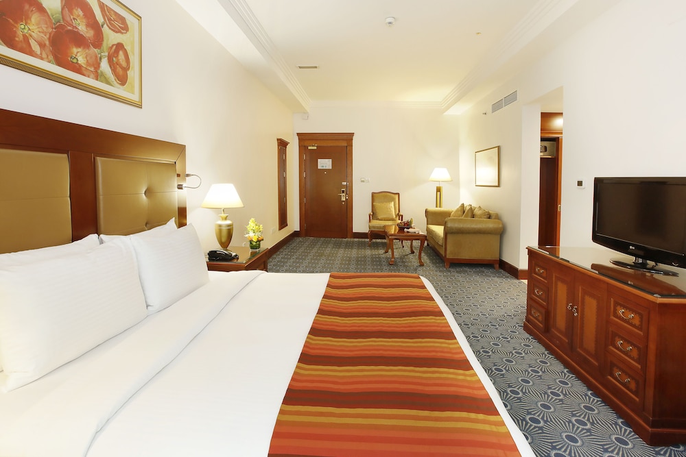 Sunday Hotel Holiday international Dubai