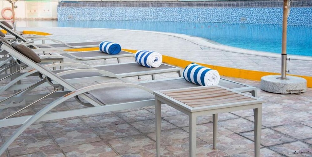 Sunday Hotel Holiday international Dubai