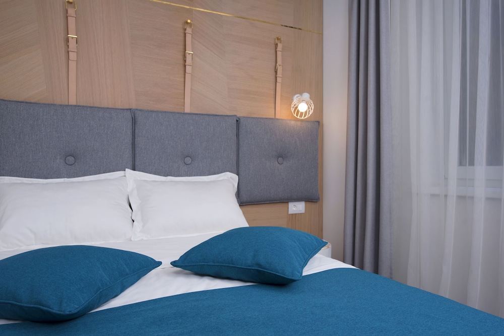 City Nest Modern & Cozy Suites