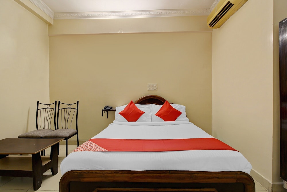OYO 43619 Sahasra Residency