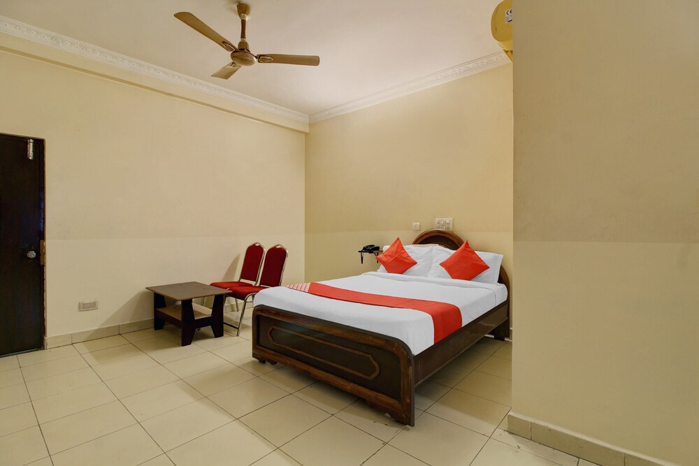 OYO 43619 Sahasra Residency
