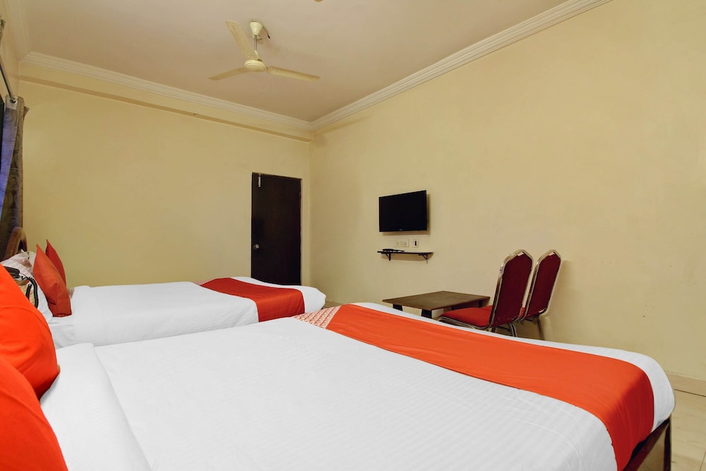 OYO 43619 Sahasra Residency