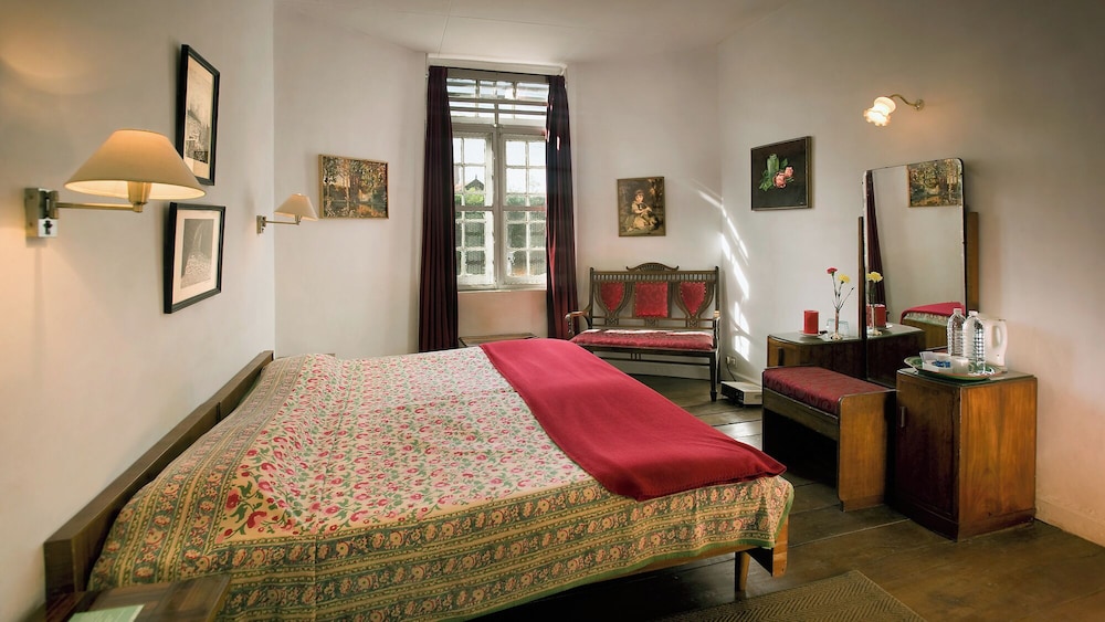 Neemrana Wallwood Garden