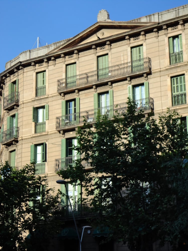 Claris Apartments