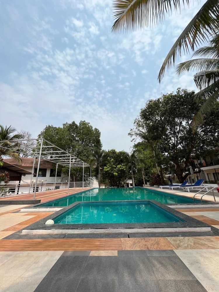 The Byke Retreat  Royal Pearl (North Goa)