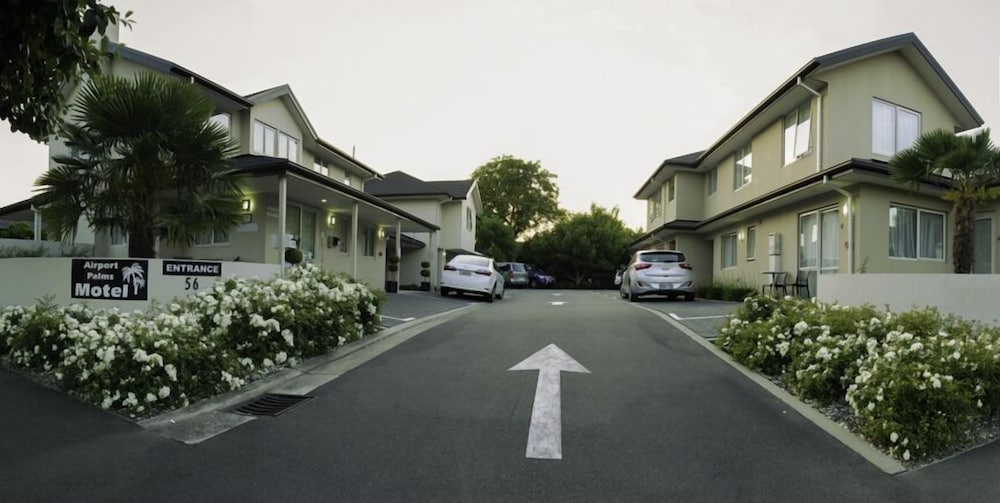 Airport Palms Motel