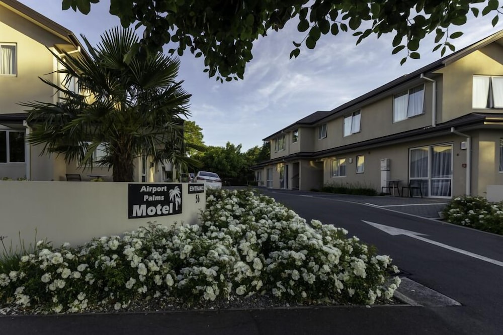 Airport Palms Motel