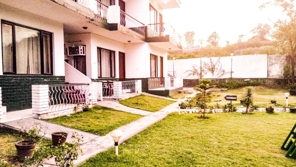 Hotel Van Durga Katra - 10 mins Drive from Helipad