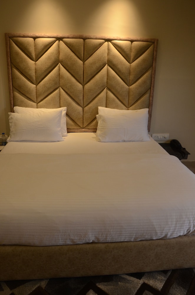 Hotel Van Durga Katra - 10 mins Drive from Helipad