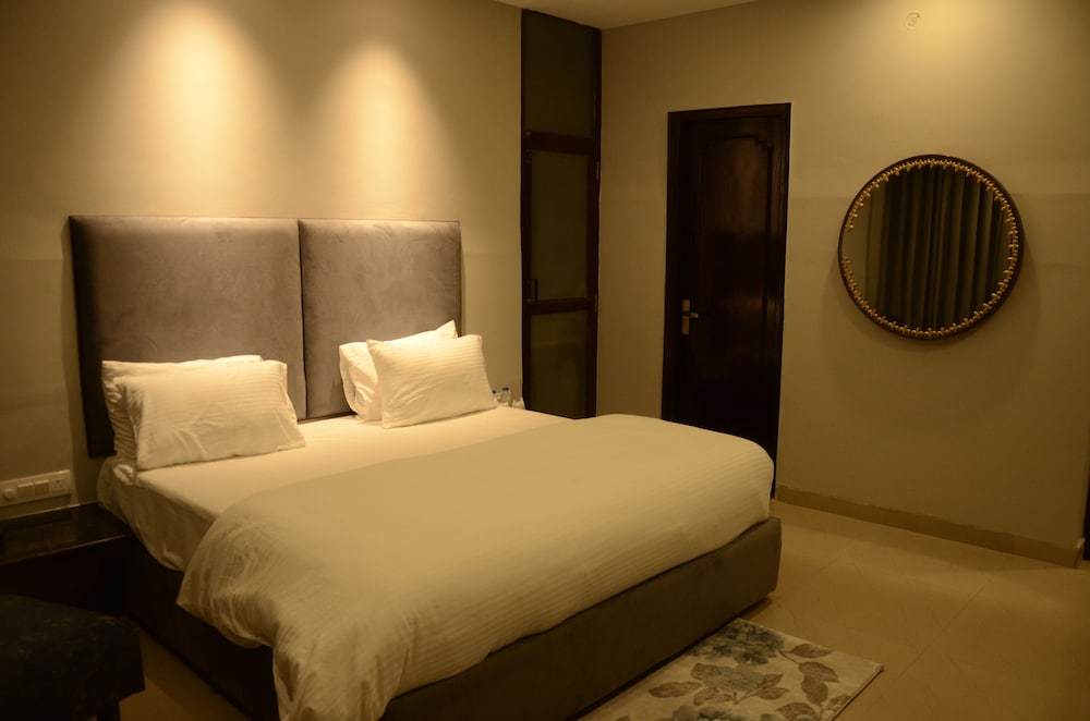 Hotel Van Durga Katra - 10 mins Drive from Helipad
