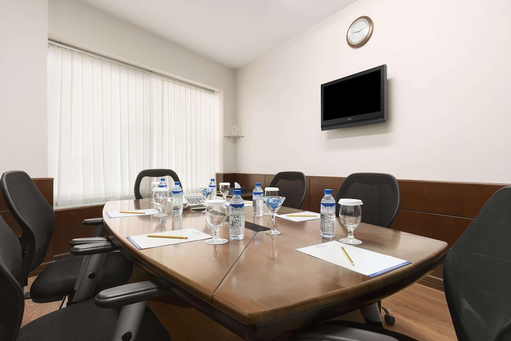 Howard Johnson by Wyndham Bur Dubai