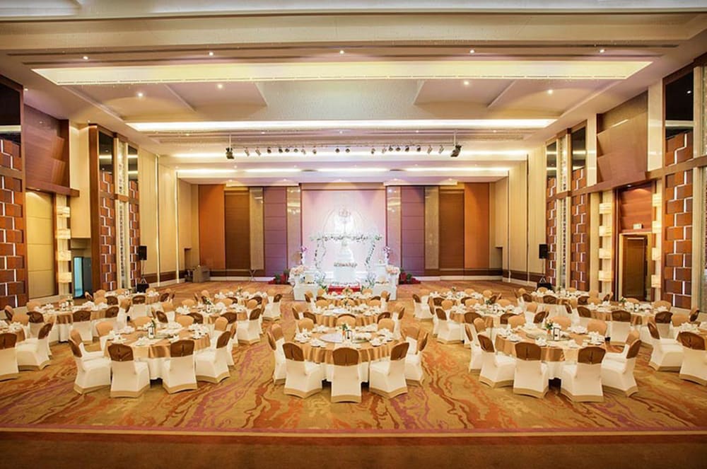 The Grand Fourwings Convention Hotel
