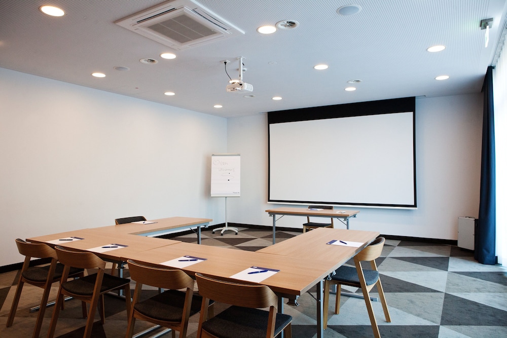 Holiday Inn Express Frankfurt Airport-Raunheim by IHG