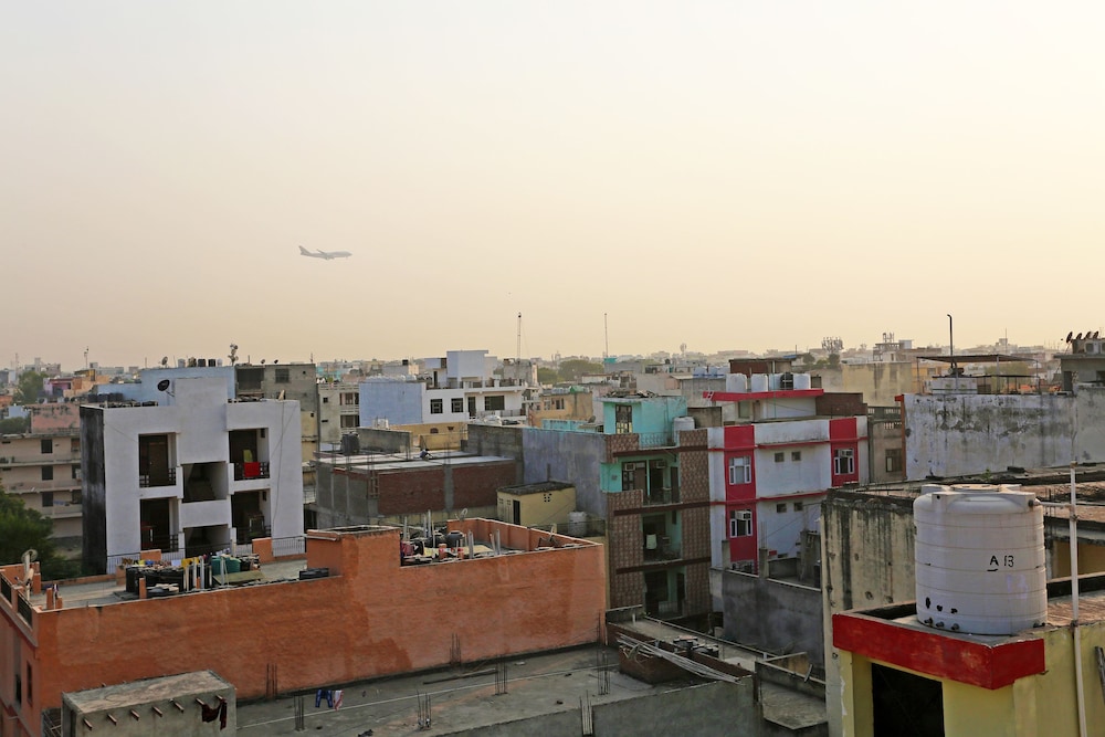 OYO 9786 Hotel Aerolook