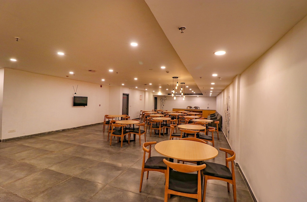 Qotel 007 Anand Vihar