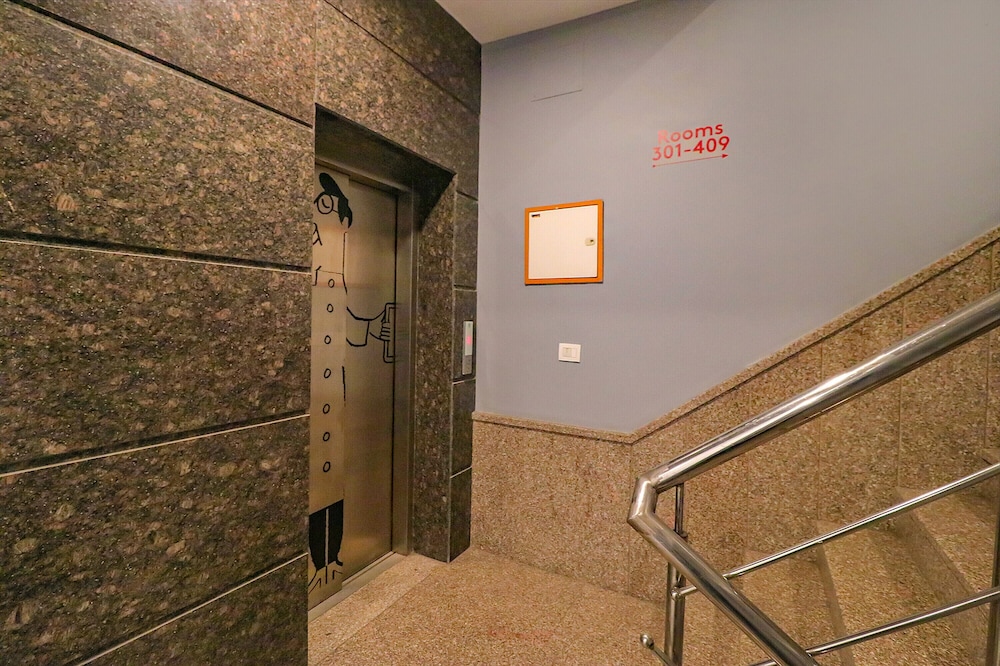 Qotel 007 Anand Vihar