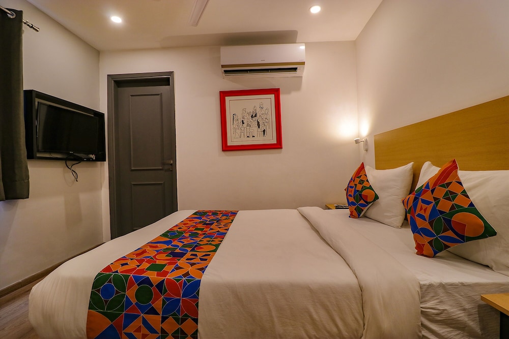 Qotel 007 Anand Vihar