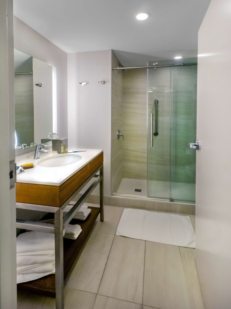 DoubleTree by Hilton Niagara Falls