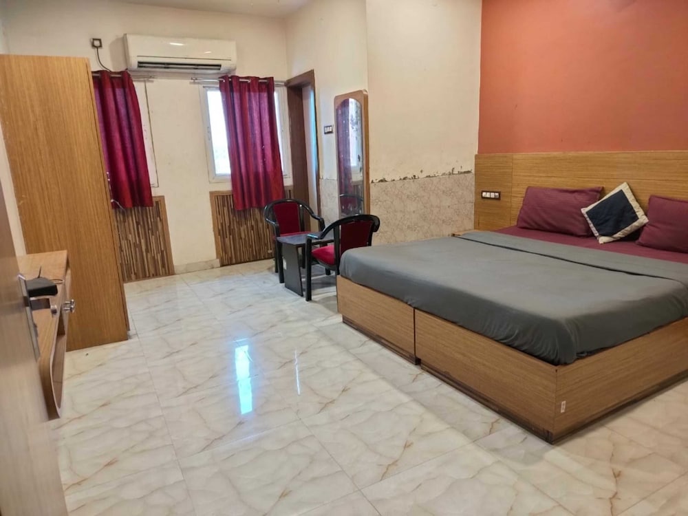 Hotel Nirmalya Plaza