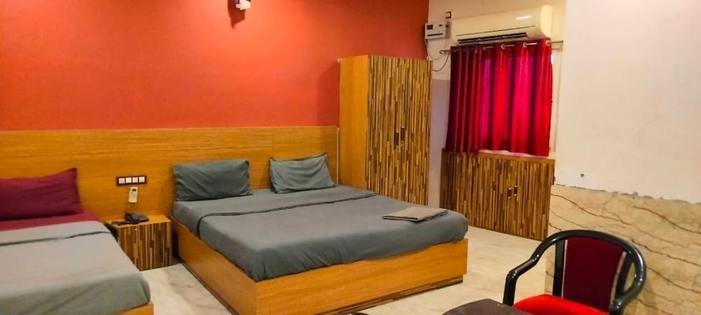 Hotel Nirmalya Plaza