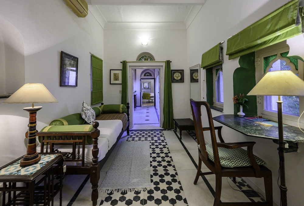 Neemrana Fort Palace