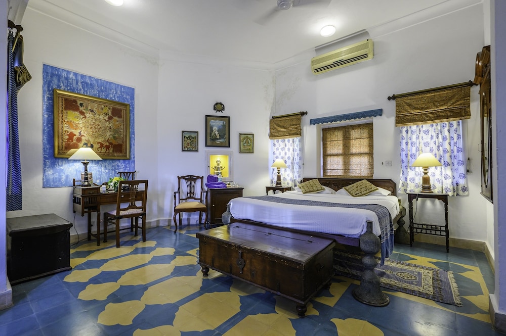 Neemrana Fort Palace