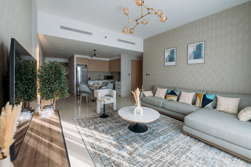 New Luxury Dubai Creek Balcony & View