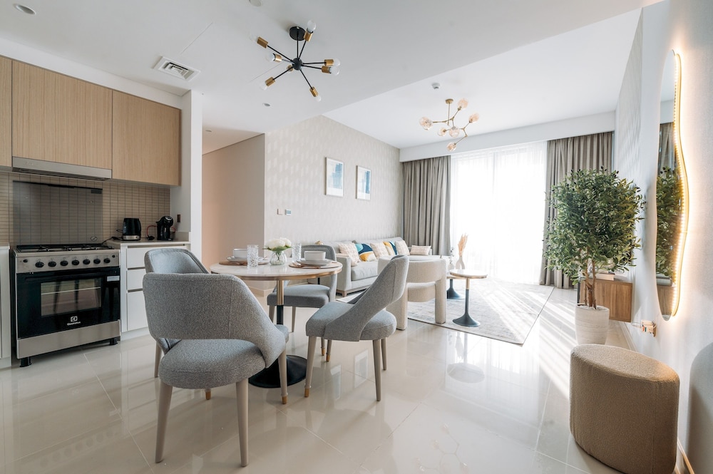 New Luxury Dubai Creek Balcony & View