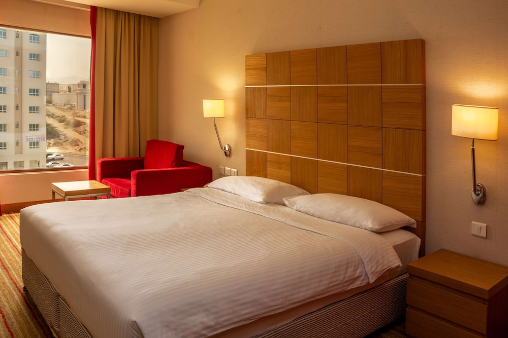Golden Tulip Muscat