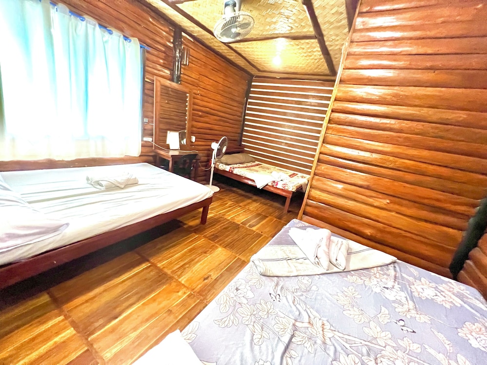 Novie's Tourist Inn