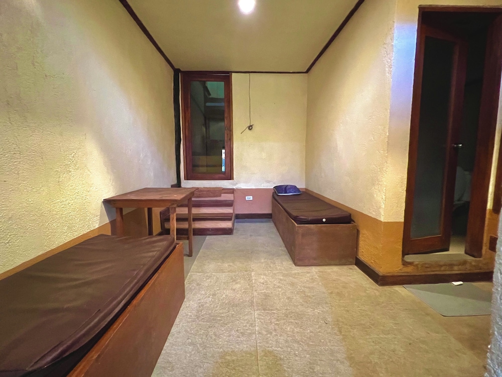 Novie's Tourist Inn