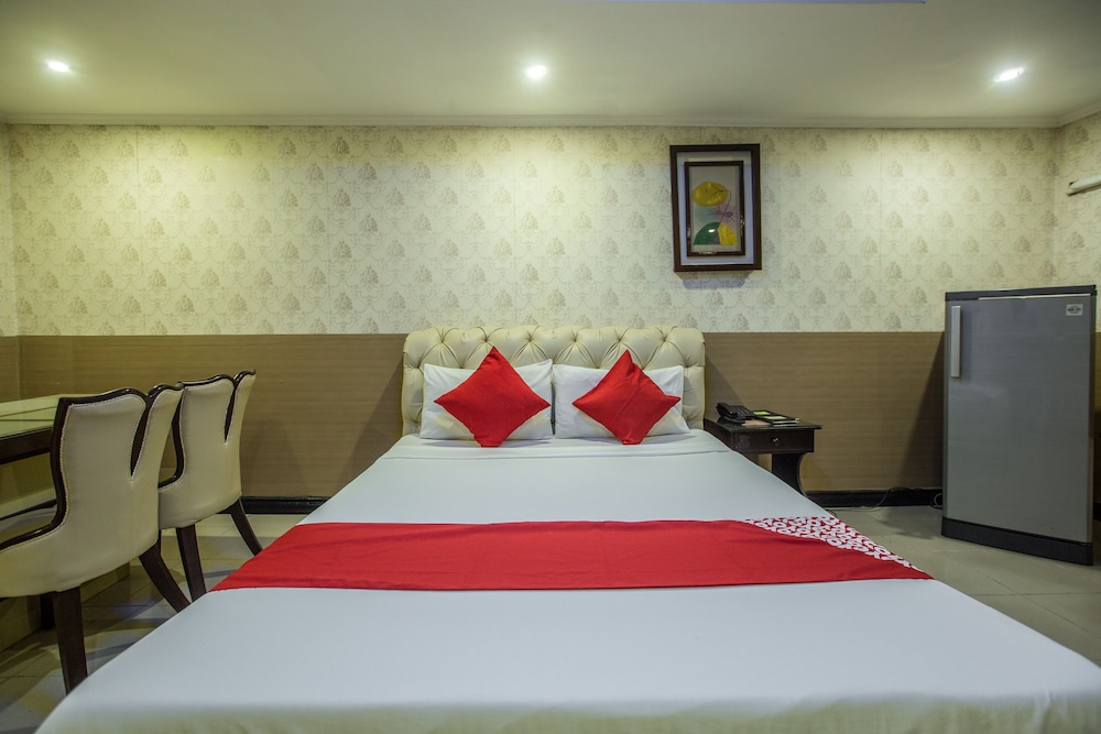 OYO 700 Pj Inn Hotel