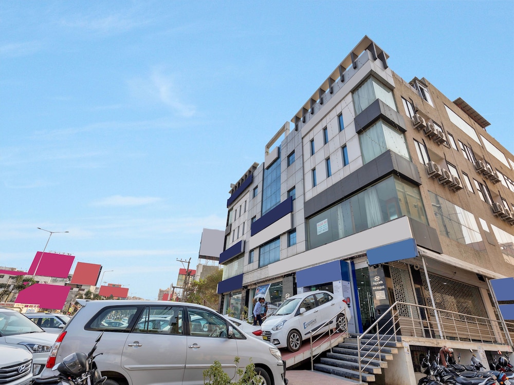 Super Capital O Rudra Grand Near Kondapur x Road