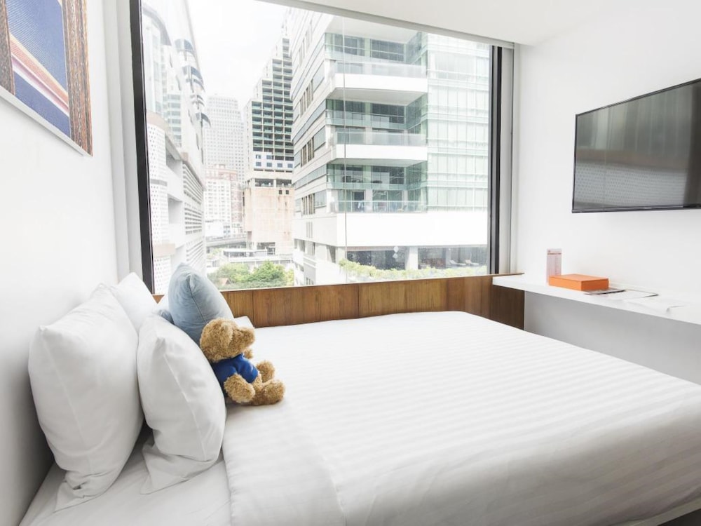 S Box Sukhumvit Hotel