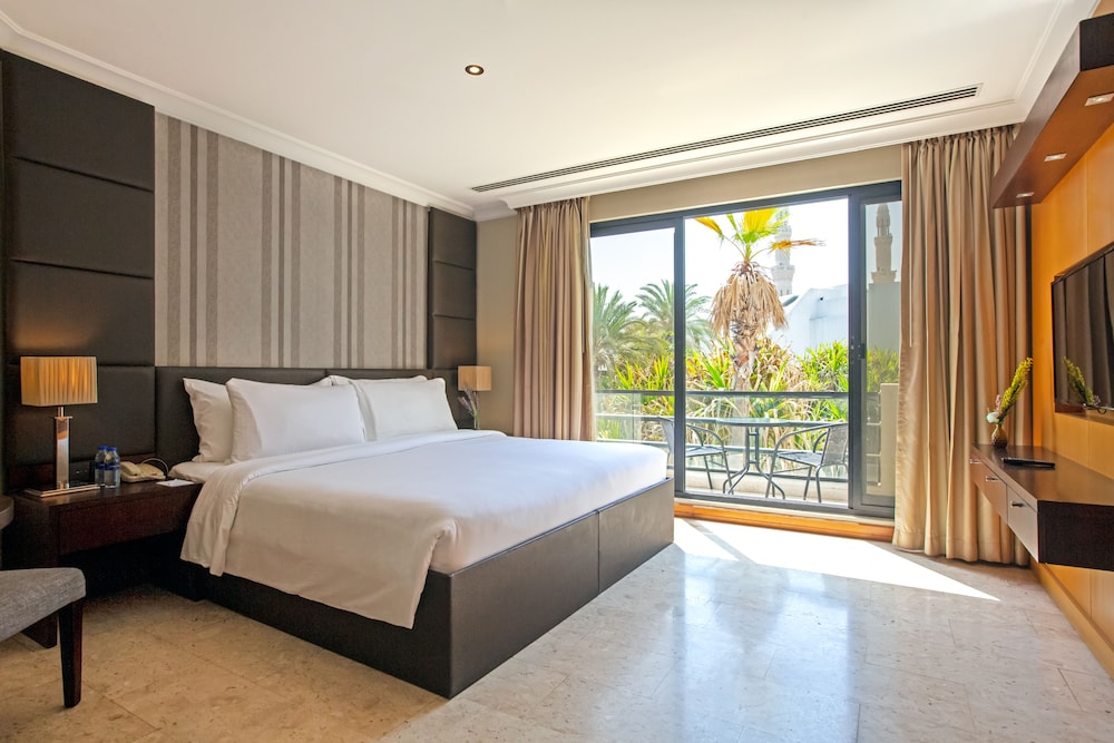 Dubai Marine Beach Resort & Spa