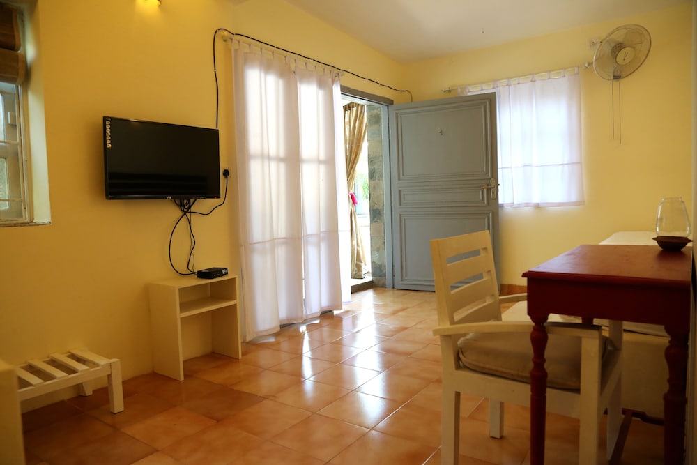 Shantie Shakthi Vagator Resort with Swimming Pool