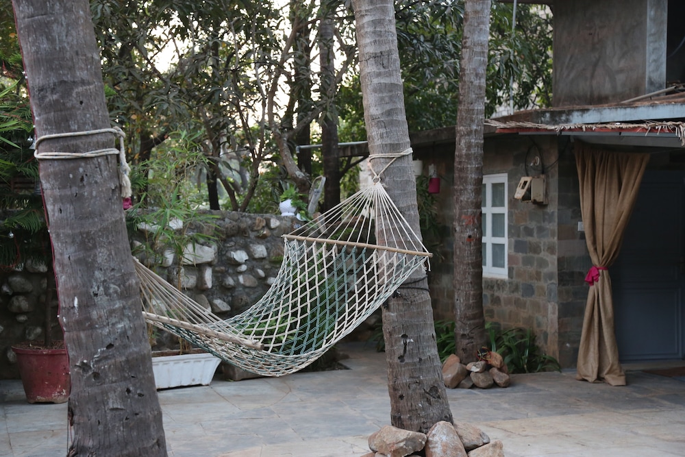Shantie Shakthi Vagator Resort with Swimming Pool