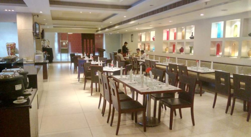 Hampshire Plaza Hotel