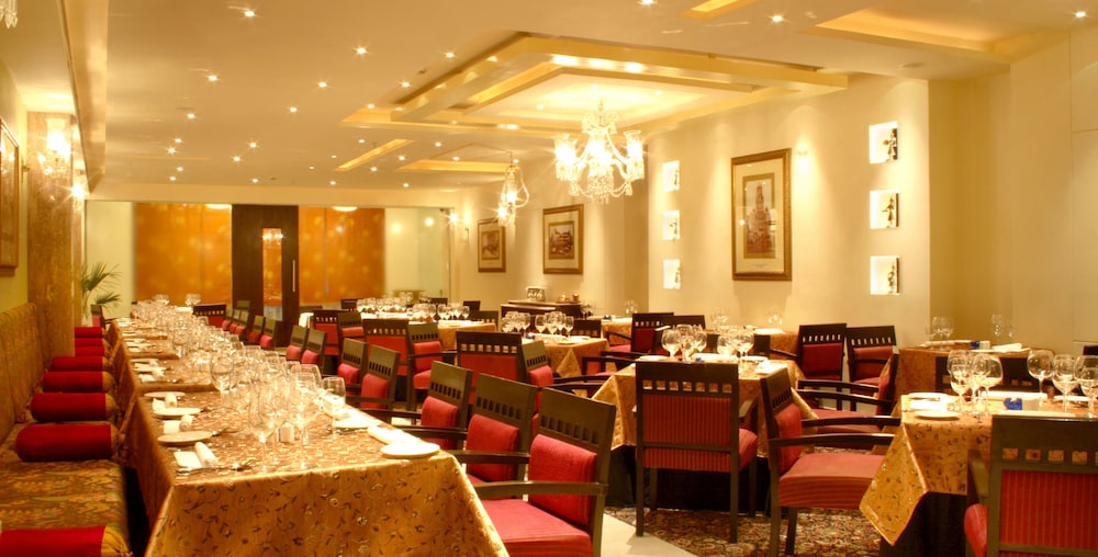Hampshire Plaza Hotel