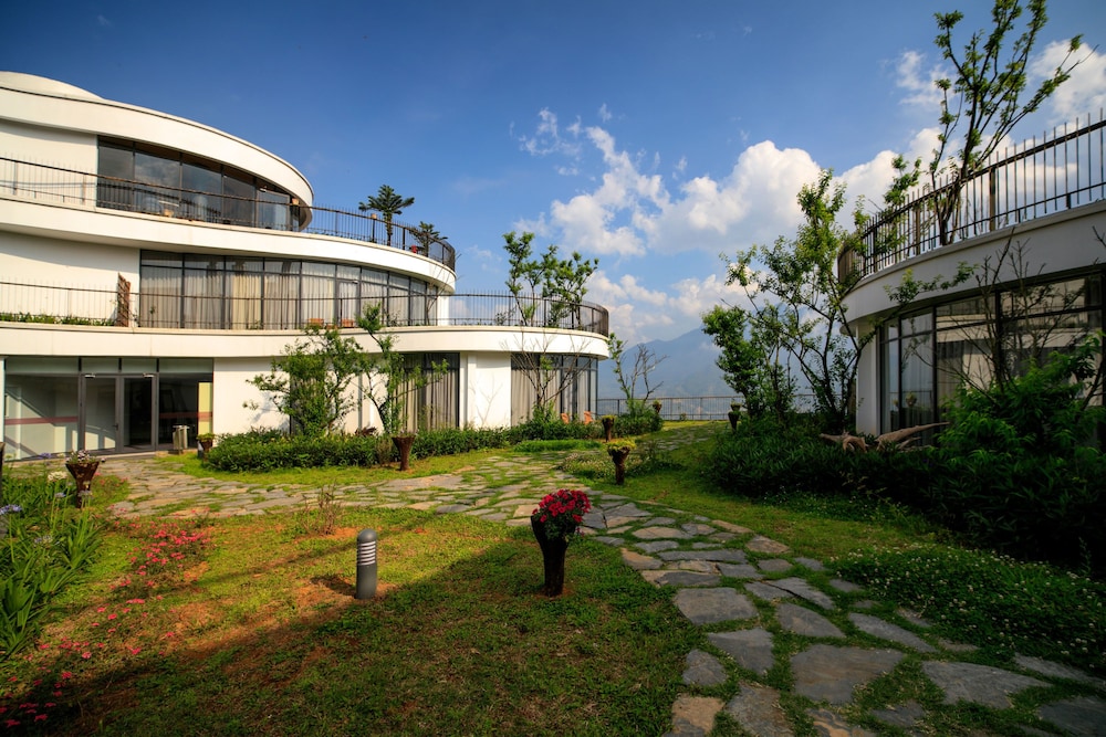 Pao's Sapa Leisure Hotel
