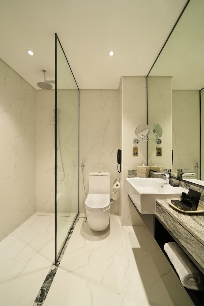 Arabian Park Dubai, an Edge by Rotana Hotel
