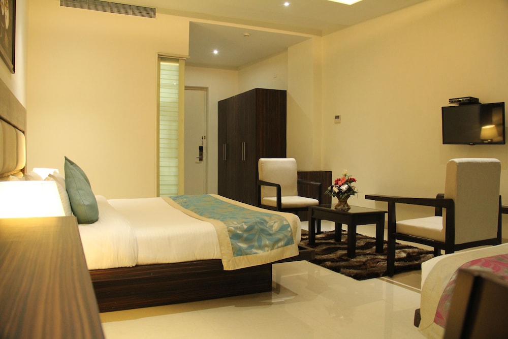 Bhawna Clarks Inn Hotel