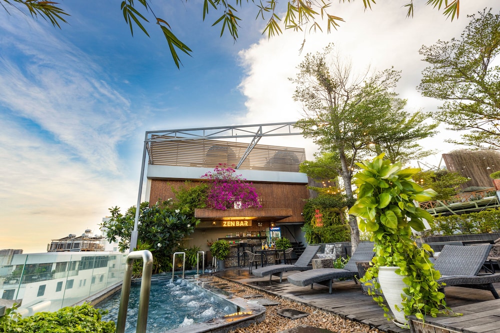 Cochin Zen Hotel