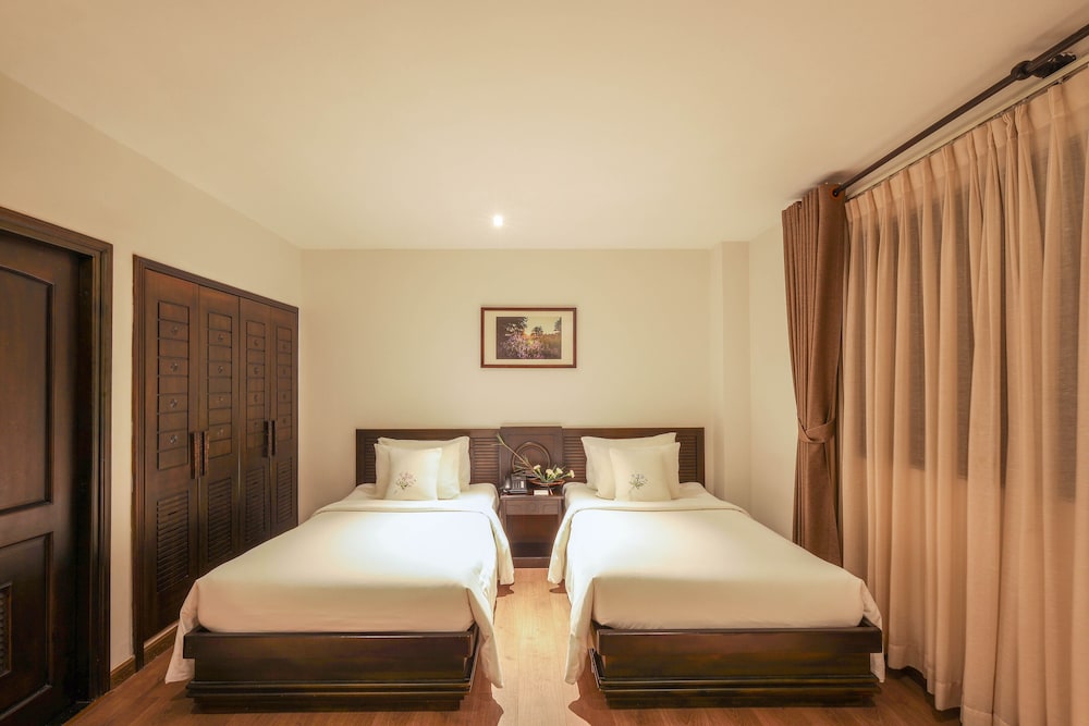 Cochin Zen Hotel